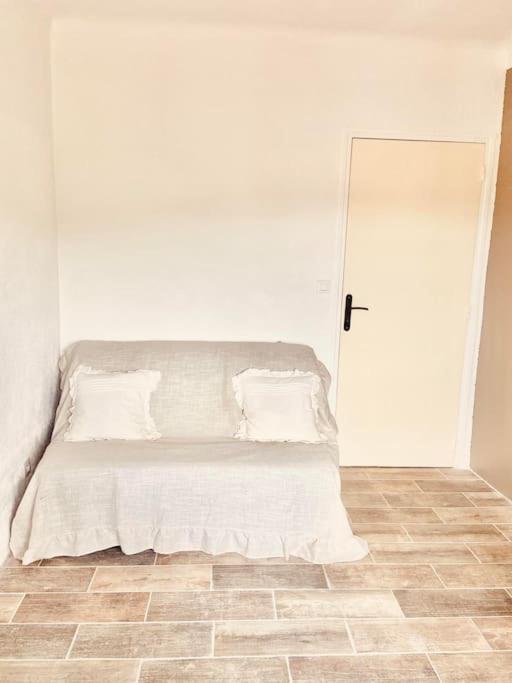 Maison Avec Jardin Et 3 Petits Chats , Proche Du Chateau Lacoste Le Puy-Sainte-Réparade المظهر الخارجي الصورة